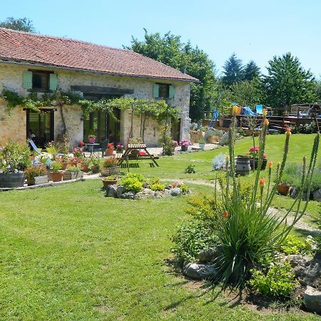Villa chez daisy Montbron Exterior foto